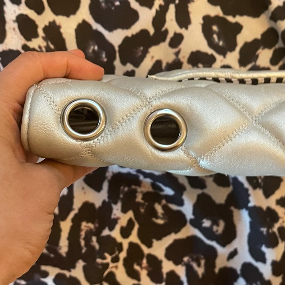 Beautiful MMS Design Studio silver quilted clutch with twist lock ❤️ - Picture 15 of 15